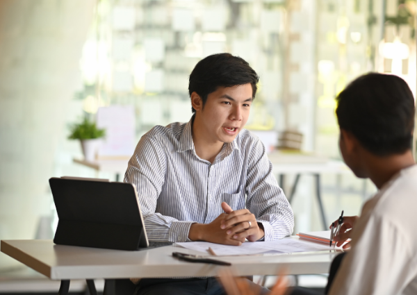 growth-business-consultation-tablet-meeting.png